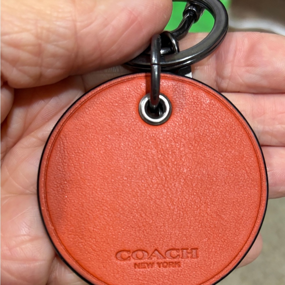 ⚾️⚾️⚾️⚾️COACH Baseball Leather Keychain brand new with tags ⚾️⚾️⚾️⚾️ - Picture 4 of 4